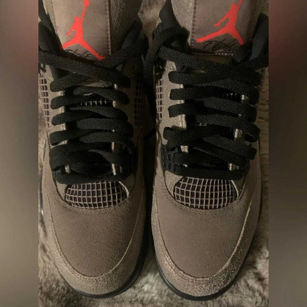 Jordan Men’s 4 Taupe Haze, Size 11, Brown/Black/White color way